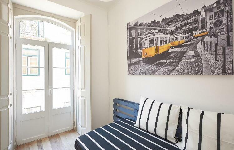 Love Inn Bairro Alto Lisbon Exterior photo